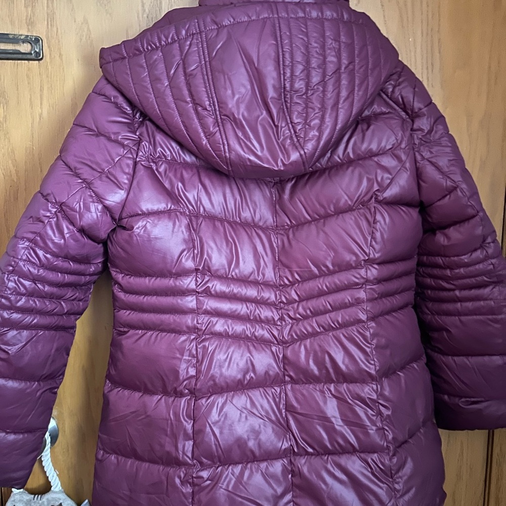 GUESS
Water Resistant Hooded Puffer Jacket In Jam Size
Large - Picture 10 of 12